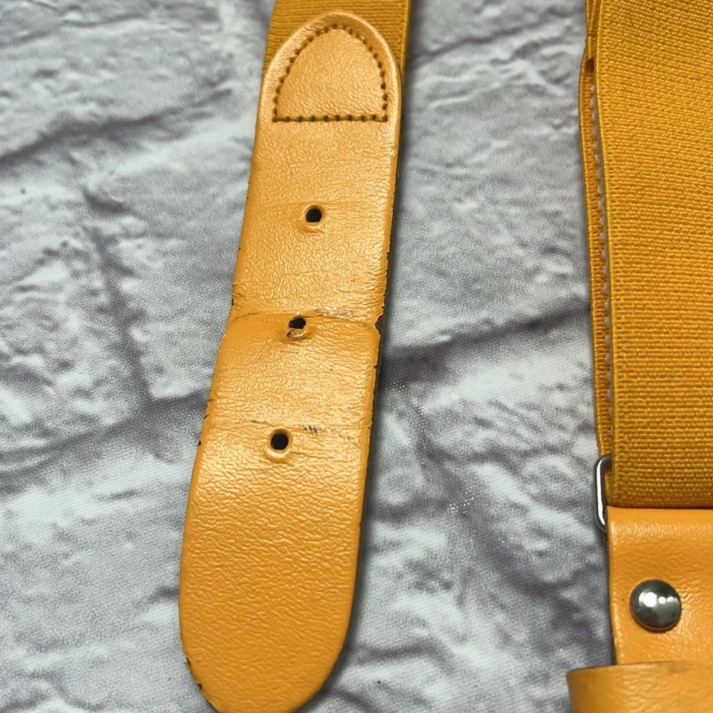 Gold adjustable baseball/softball belt